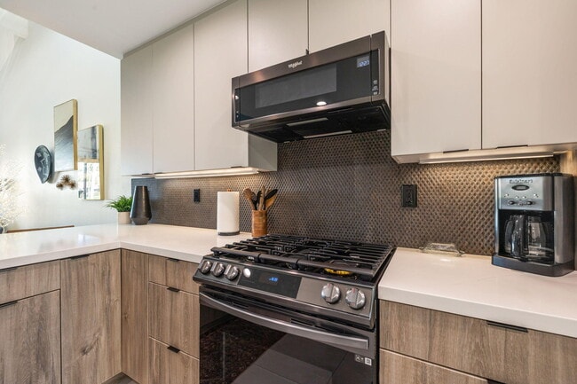 Building Photo - 76658 Daffodil Dr