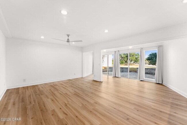 Building Photo - 4726 Bay Point Rd