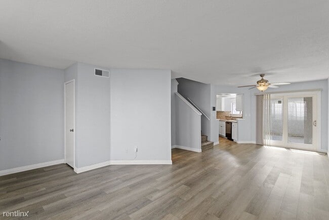 Building Photo - 2 br, 2.5 bath Townhome - 178 West Walnut ...