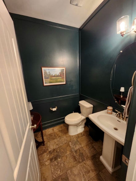 Building Photo - 625 Overland Ct