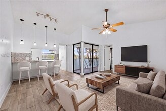 Building Photo - 889 Hamilton Dr