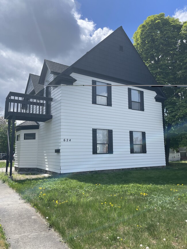 Building Photo - 624 E Indiana Ave