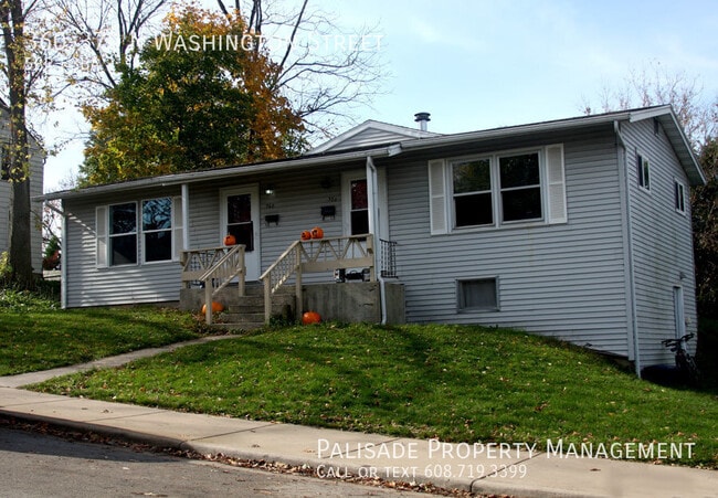 Primary Photo - 360-370 N Washington Street-