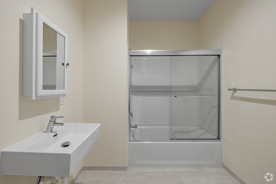 2BR, 2BA - 1,529SF - Primary Bathroom - 431-435 Morris Ave
