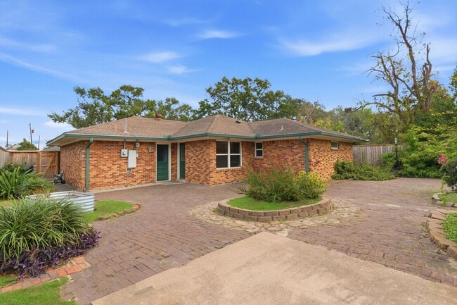 Building Photo - 1618 Willowby Dr