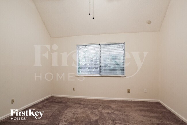 Building Photo - 1055 Margate Dr
