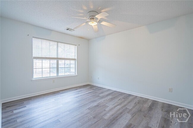 Building Photo - 114 Laurens Ln