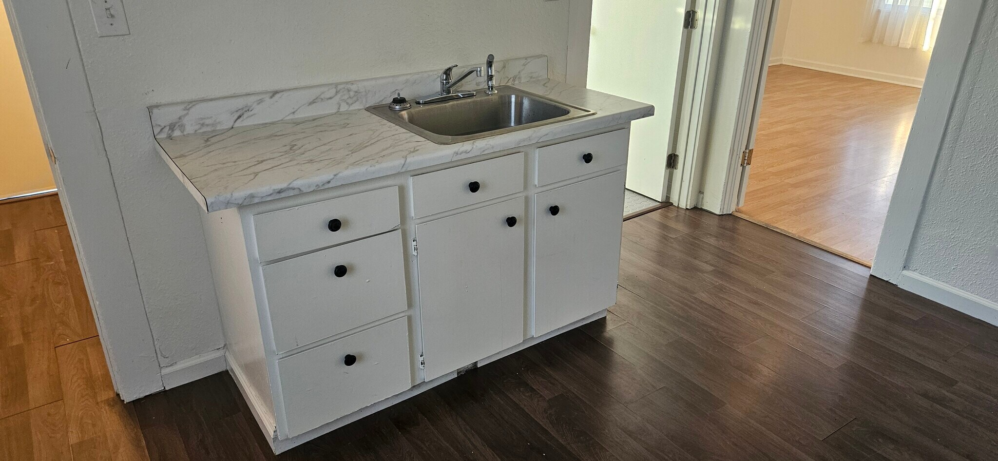 Building Photo - 609 E Main St