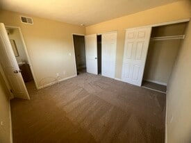 Building Photo - 9503 Medina Dr