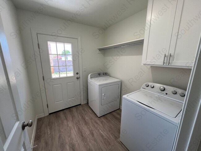 Building Photo - 2121 Bobwhite Ct