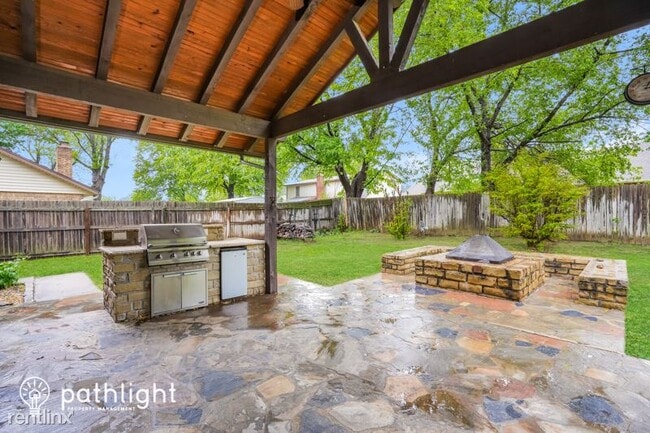 Building Photo - 3 br, 2 bath House - 2640 W Dallas Street ...