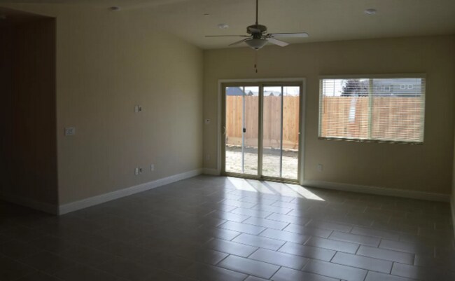 Building Photo - 3715 Bonifacio Way
