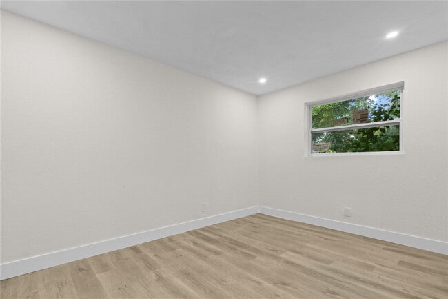 Building Photo - 2941 NW 11th Ct