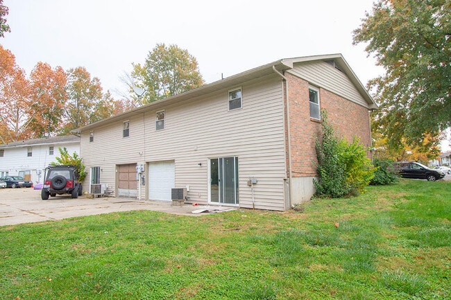 Building Photo - 1323 S Roseta Ave