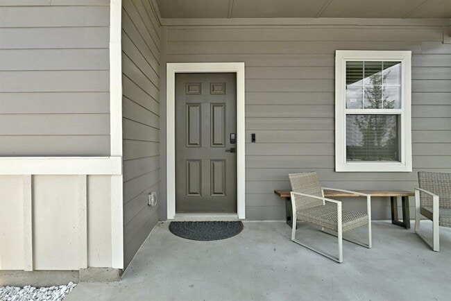 Building Photo - 215 Rubrum Rd
