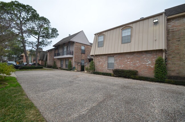 Building Photo - 5524 Beverly Hill St