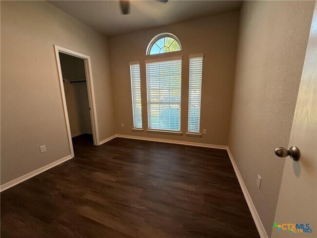 Building Photo - 1214 Jamestown Dr