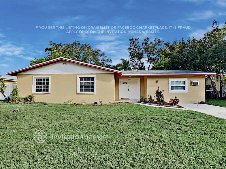 Primary Photo - 5335 Laurelwood Pl