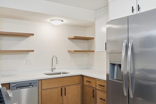 Building Photo - 237 Main St