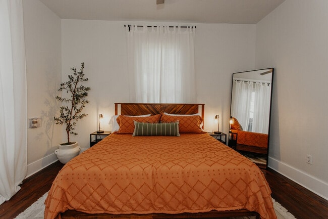 Building Photo - 3728 Homan Ave