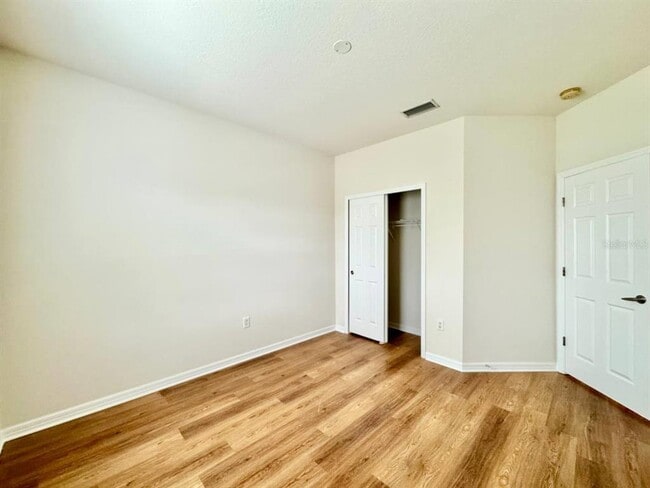 Building Photo - 9614 Oak Glade Ave