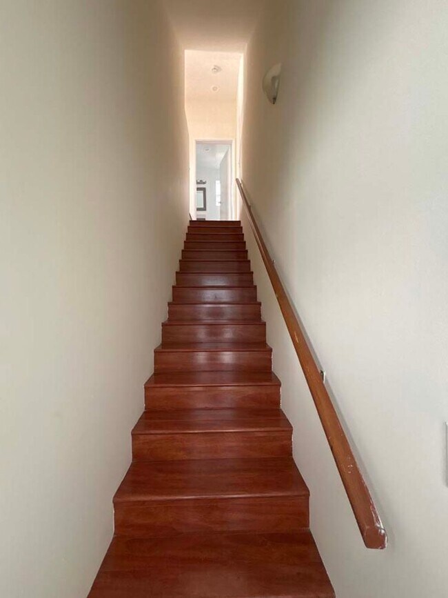 Building Photo - 915 Broadway St