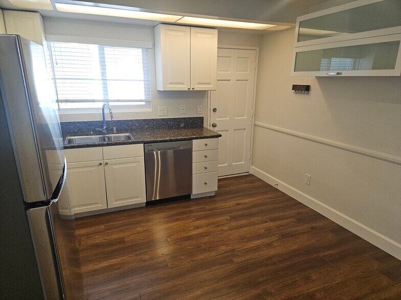 Building Photo - 1906 Rockefeller Ln