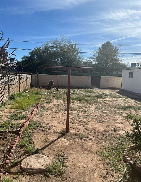 Building Photo - 2718 E 18th St