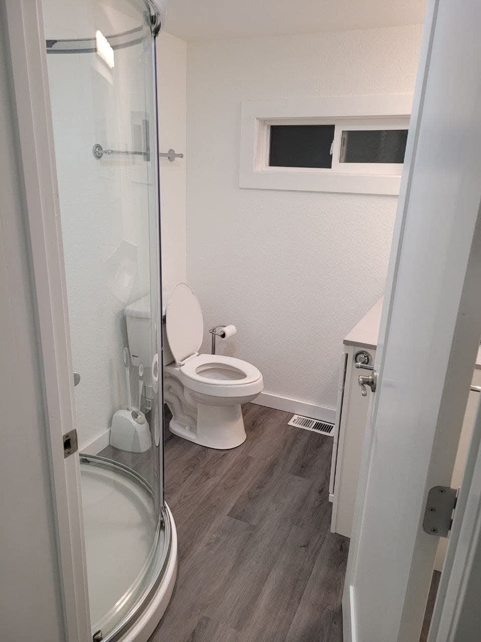 Building Photo - 1528 E Orman Ave