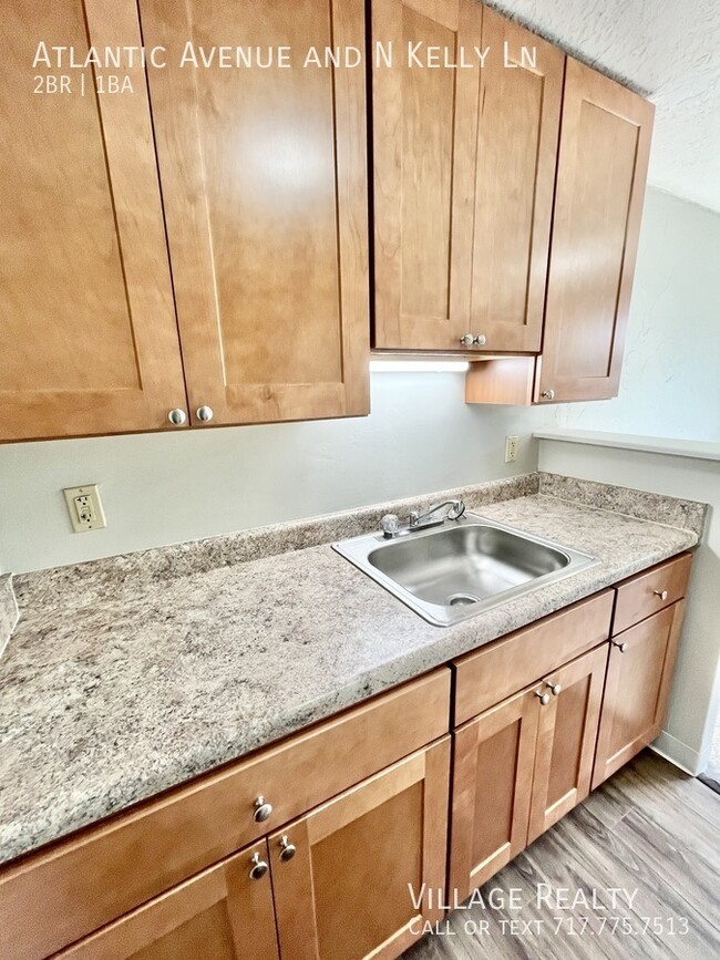 Building Photo - Newly-remodeled! Affordable 2-bed in Red L...