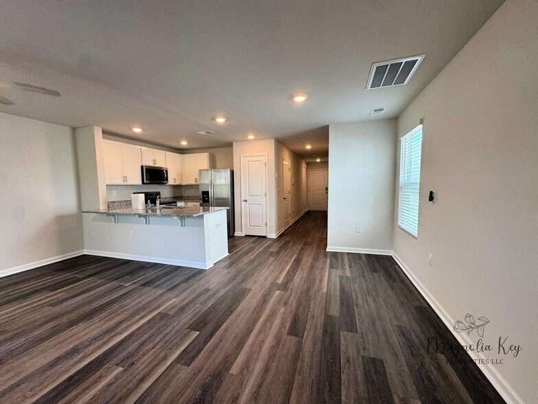 Building Photo - 555 Gemstone Blvd