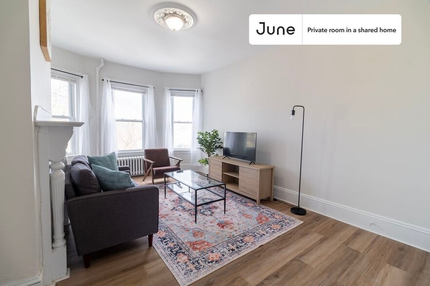 Building Photo - Room in Shared 3 bed/1 bath home