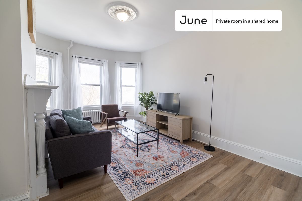 Building Photo - Room in Shared 3 bed/1 bath home