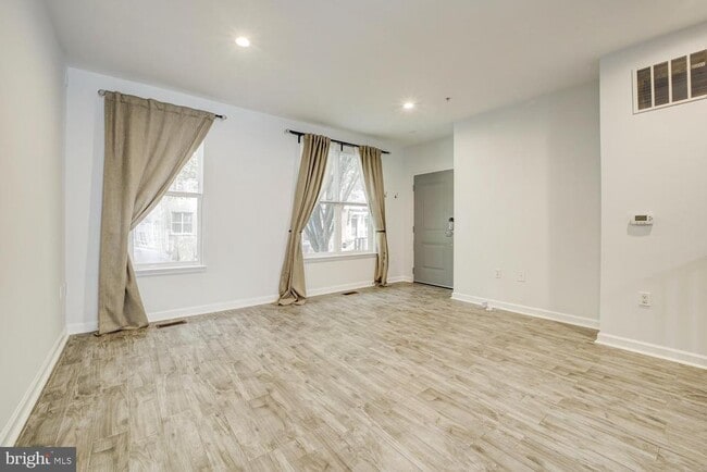 Building Photo - 2501 Sayles Pl SE