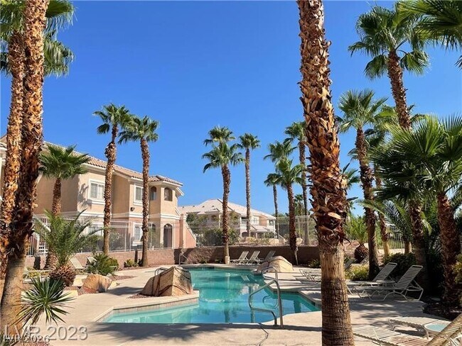 Building Photo - 401 Amber Pine St