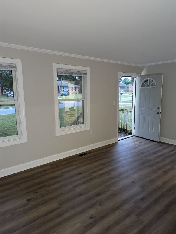 Building Photo - 1025 Hazelwood Dr