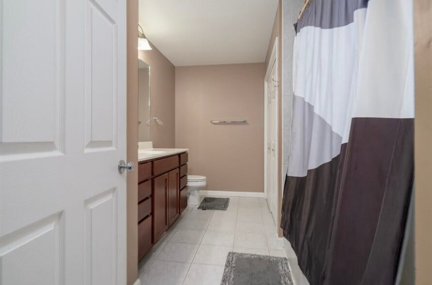 Attached Bathroom - 510 Beechwood Ct