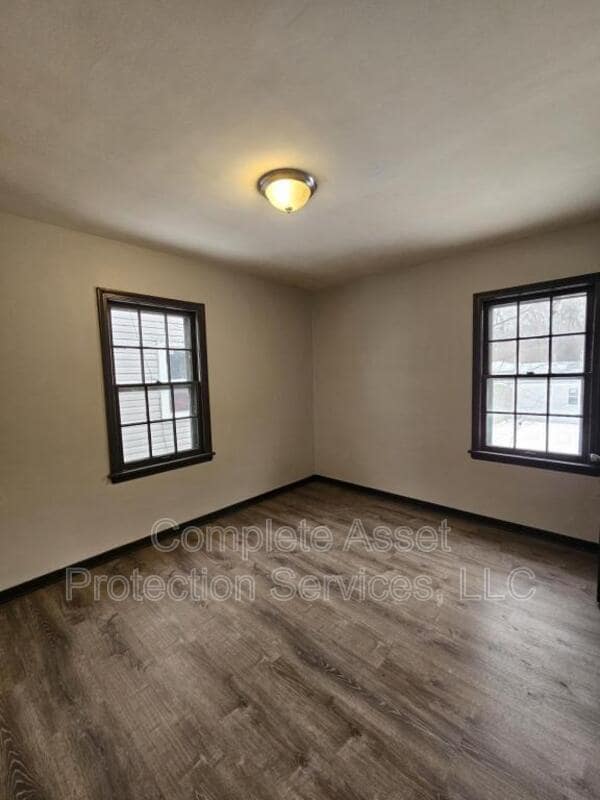 Building Photo - 3145 Parkway North Street