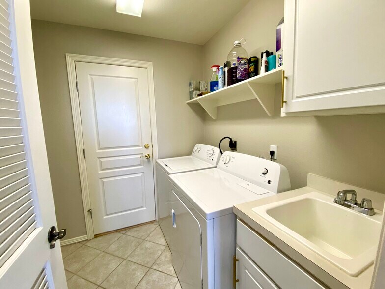 Building Photo - 9 Harbor Town