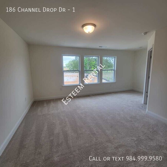 Building Photo - 186 Channel Drop Dr
