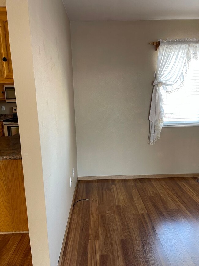 Building Photo - 3 bedroom, 1 3/4 bathroom located in Canon...