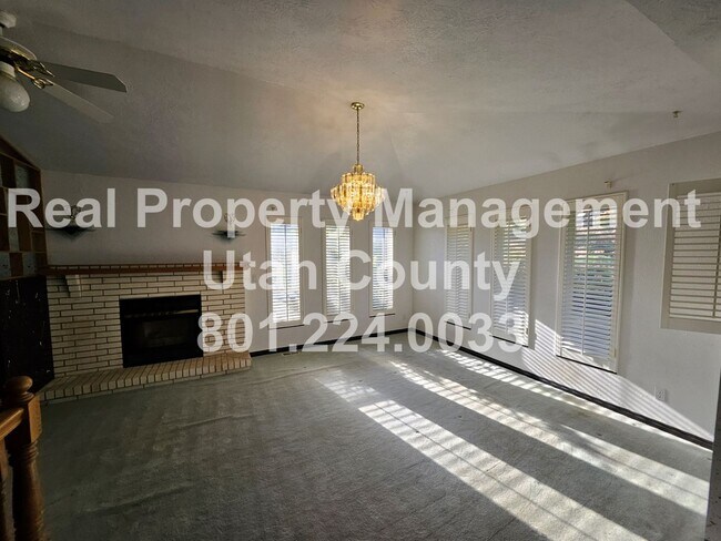 Building Photo - Elk Ridge Home with Unobstructed Valley Views