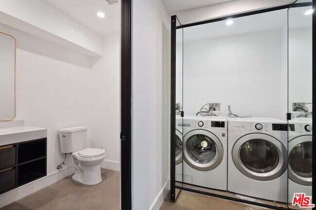 Building Photo - 6236 Sale Ave