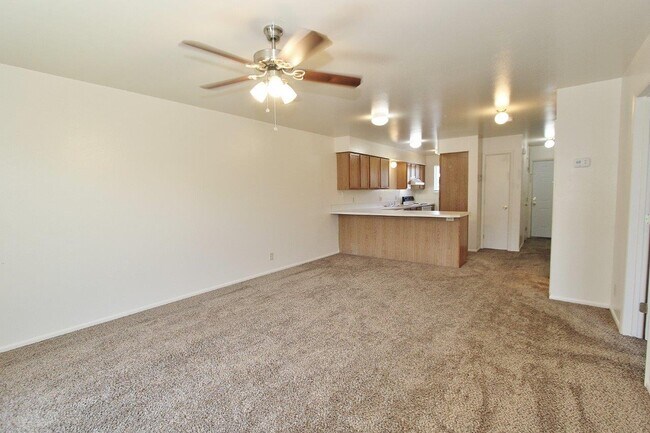 Primary Photo - 551 N Moffatt Ave