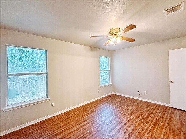 Building Photo - 1581 Parkfield Cir