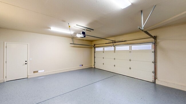 Building Photo - Meticulously Maintained Four Bedroom Singl...