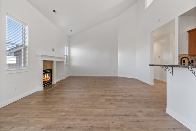 Building Photo - 10102 W Brownstone Dr