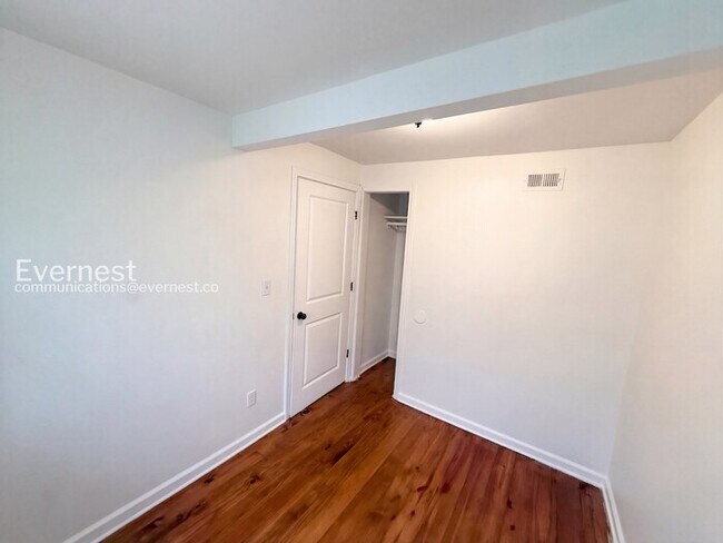 Building Photo - 506 Alpha St S