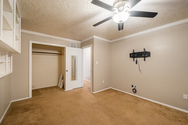 Building Photo - 10422 Gulfstream Ln