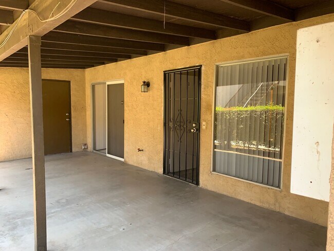 Primary Photo - 4401 Parkwood Ct